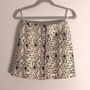 NWOT S Snakeskin Print Zip Up Mini Skirt